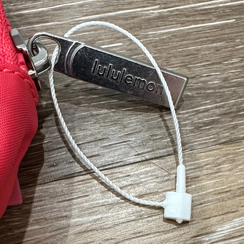 NWT! Lululemon Everywhere Belt Bag in Salmon Size Small - Picture 4 of 8